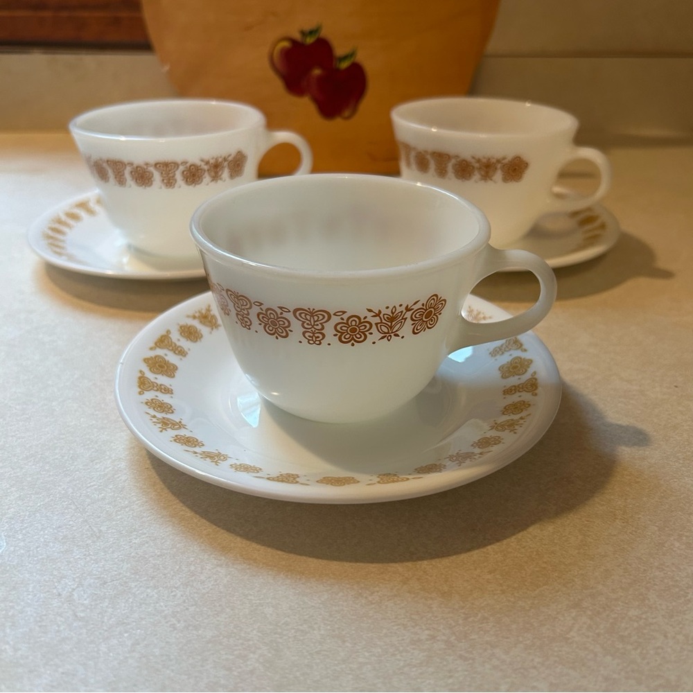 8 piece Vintage PYREX Butterfly Gold Milk Glass 4 Coffee Cups 4 saucers. EUC
